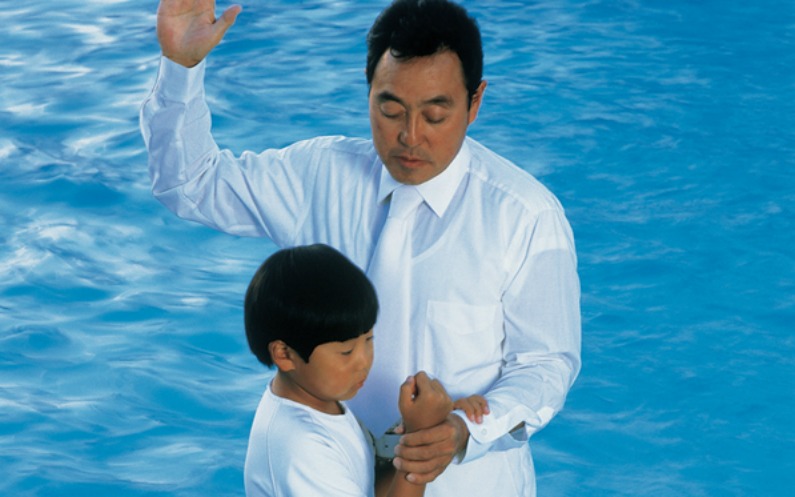 ８歳は素敵：バプテスマの前に子供に教える８つのこと
