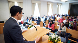 毎週日曜日に教会に行くのは時間の無駄？