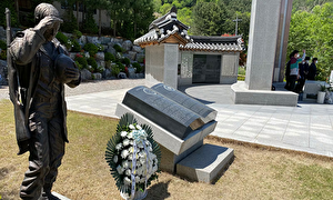 加平で戦った兵士たちを称える碑が立っている公園