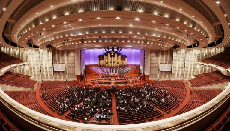 年に2回総大会が行われるユタ州プロボにあるカンファレンスセンター