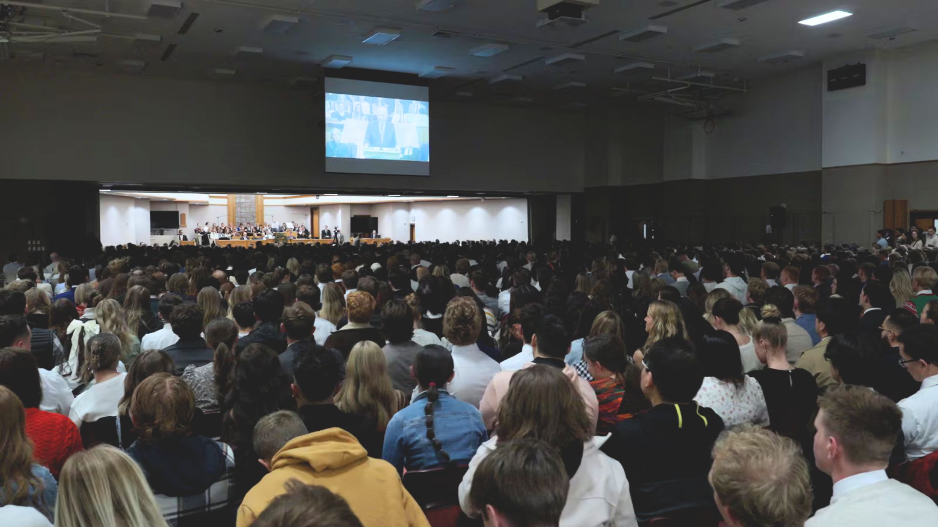 ユタバレーインスティチュートで行われたラズバンド長老のディボーショナルで真の友情を築く方法が話された