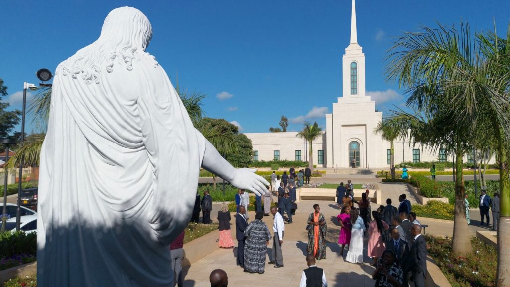 ナイロビ神殿に集うアフリカの末日聖徒イエス・キリスト教会の会員たち