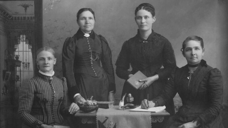 初期の教会では、多くの慣習がまだ啓示されていませんでした。その過程を理解することは、女性が初期から果たしてきた積極的な役割を理解するのに役立ちます。