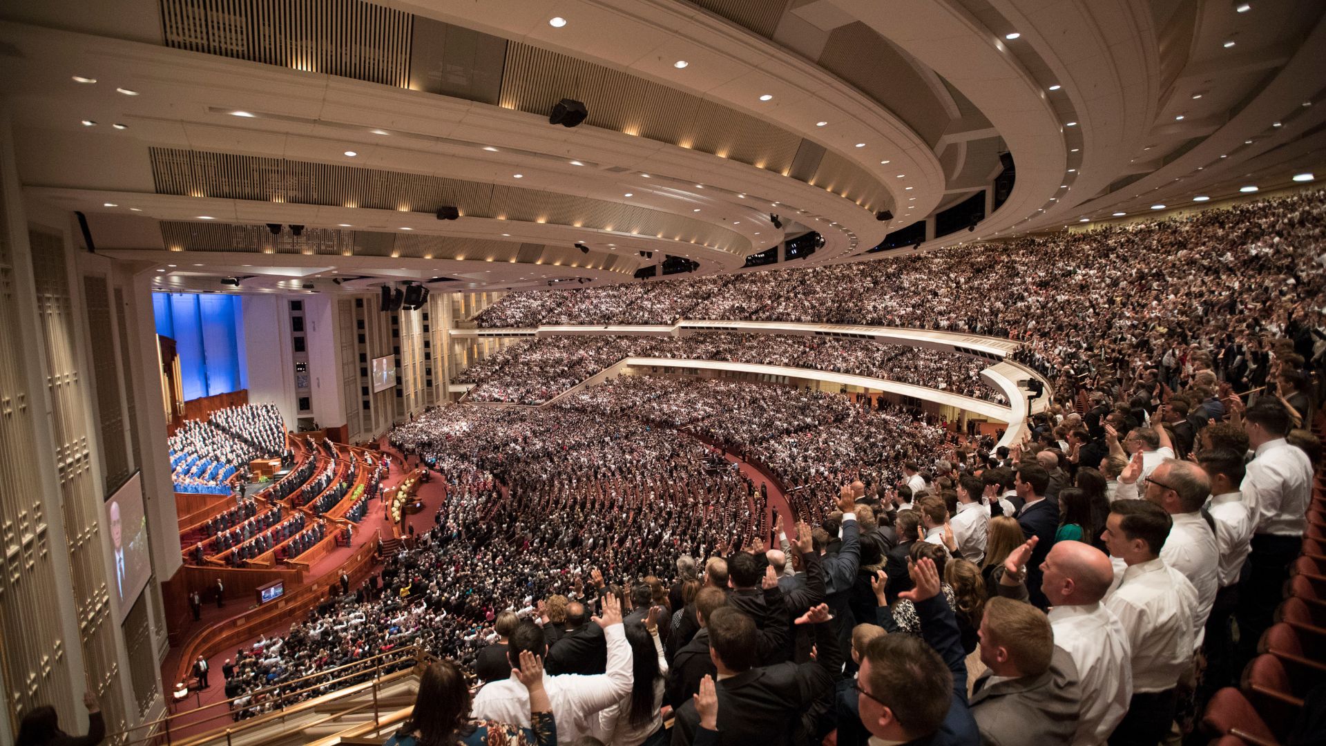 末日聖徒イエス・キリスト教会の特別な集会の一つ聖会が総大会で行われることがあります。